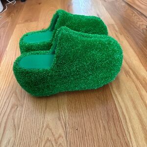 dELiA*s
It’s Always Greener Platform Clogs